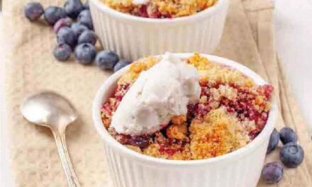 BLUEBERRY CRUMBLE WITH CREAM TOPPING