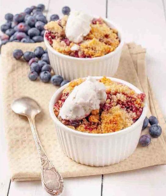 BLUEBERRY CRUMBLE WITH CREAM TOPPING